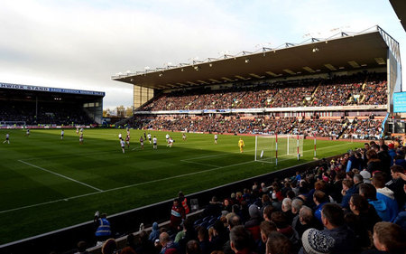 湖人稳坐第 湖人稳坐第