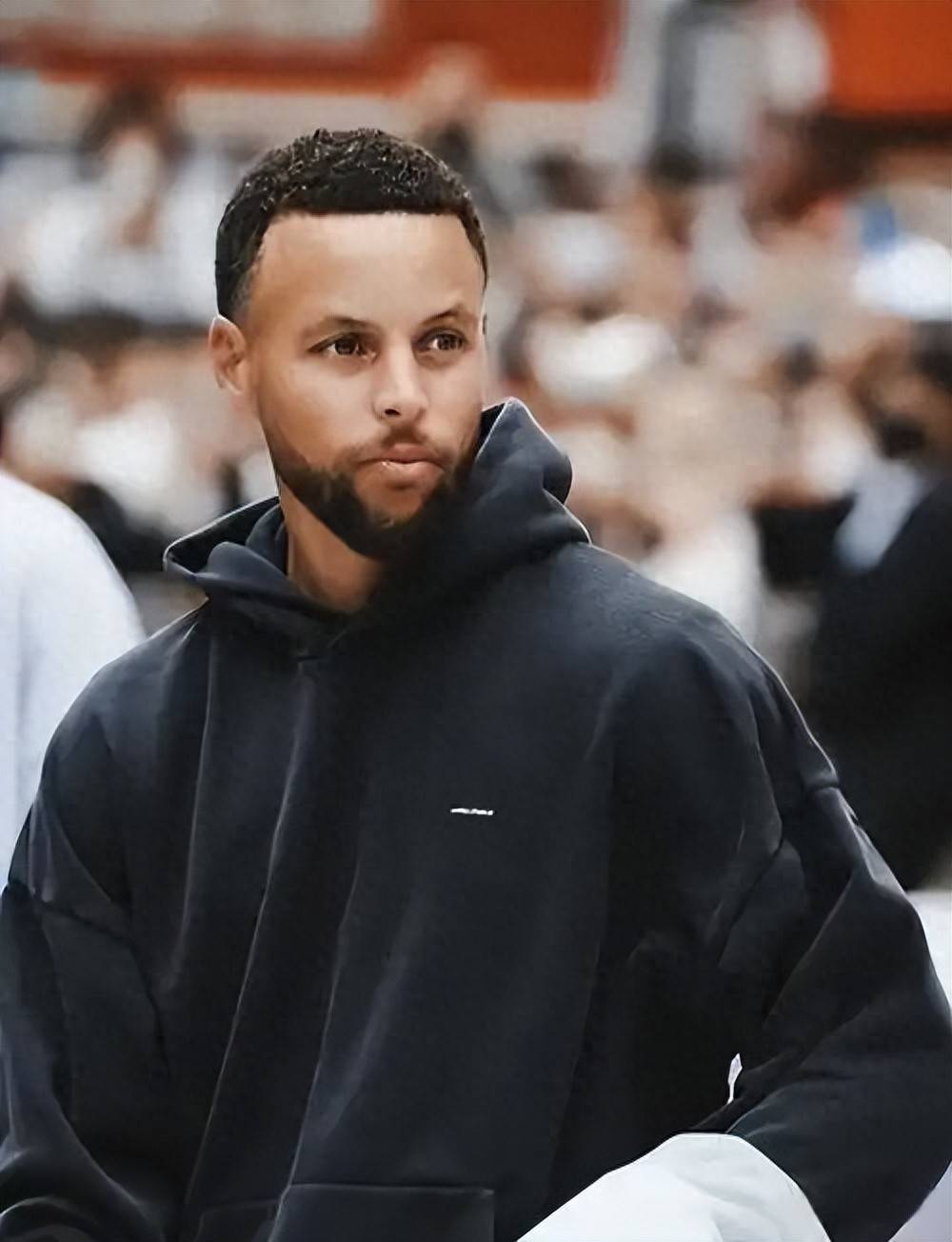 均晟也因战 均晟也因战