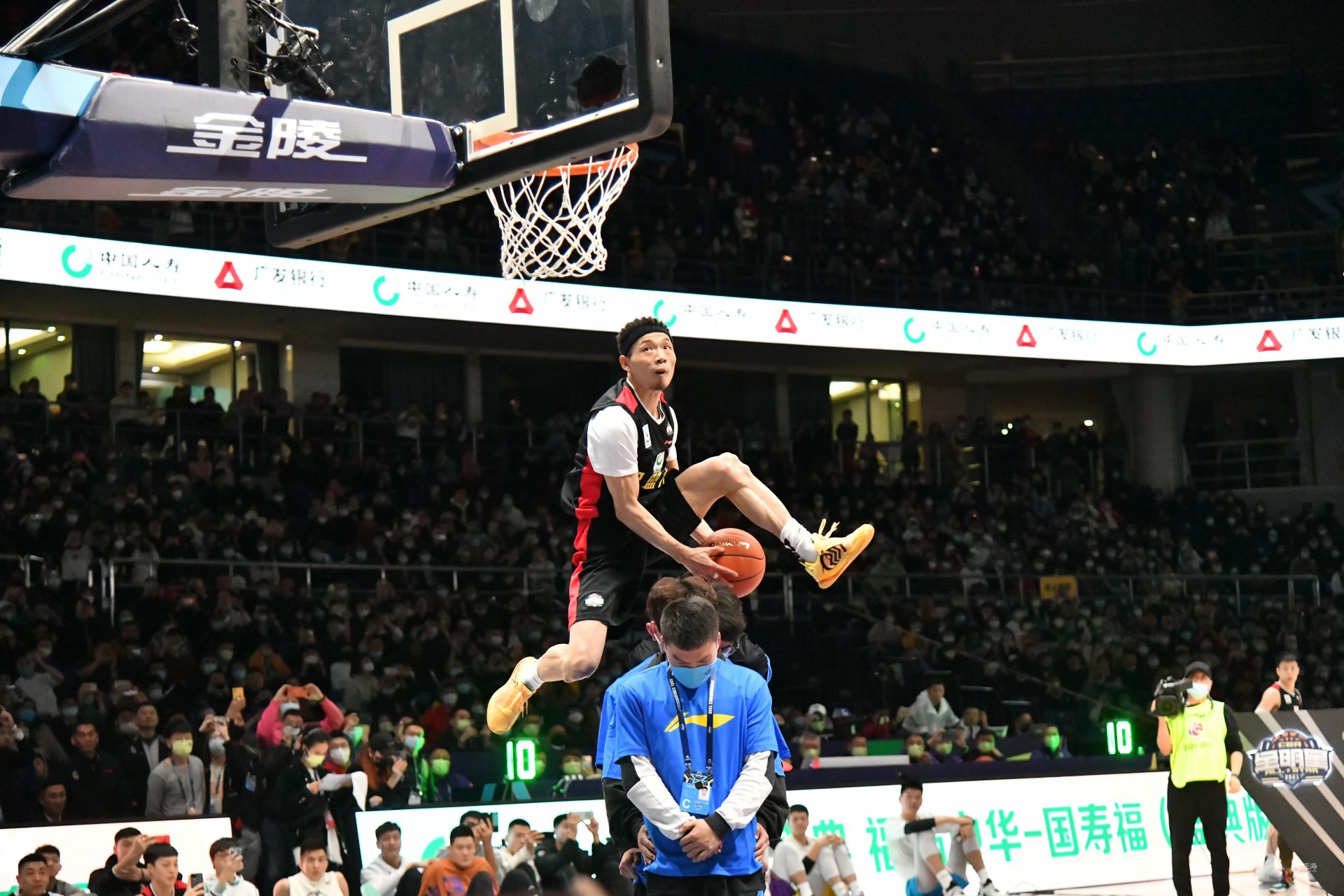 通过良好的 通过良好的